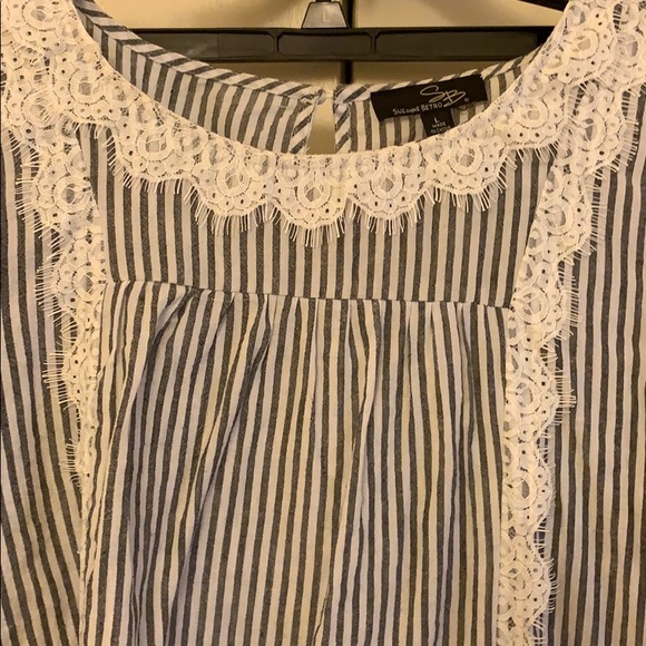 Tunic - Picture 2 of 3